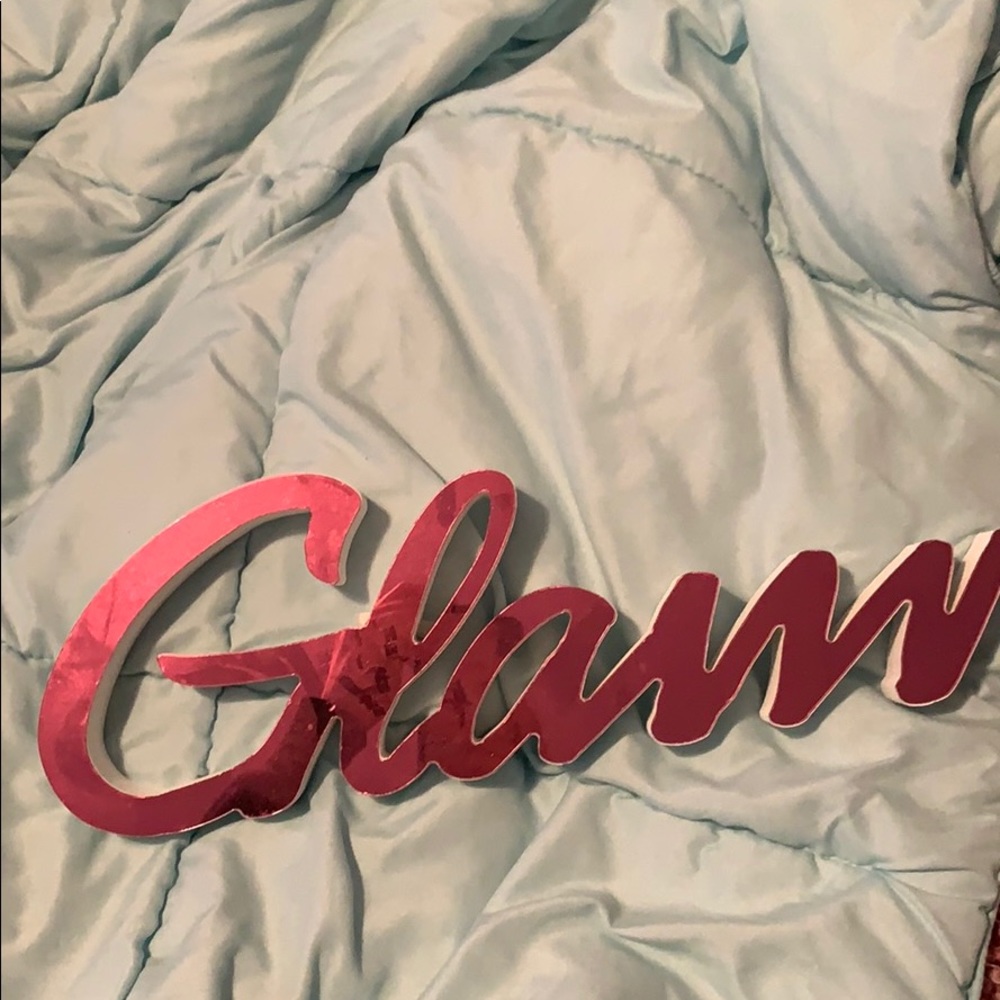 Glam sign